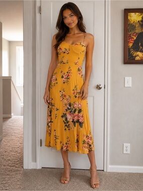 Beautiful floral chiffon dress. ❤️ like new. - C